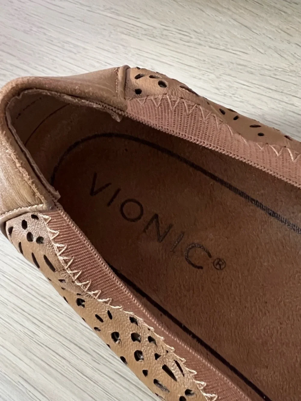 Vionic Women's Robyn Perforated Tan Leather Ballet Flats Toffee Classic